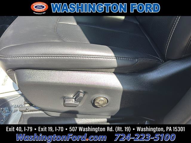 Used 2025 Chrysler Pacifica Select FWD image 12
