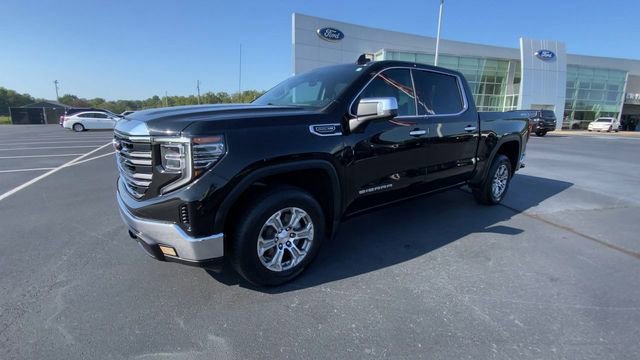 Used 2024 GMC Sierra 1500 SLT image 2