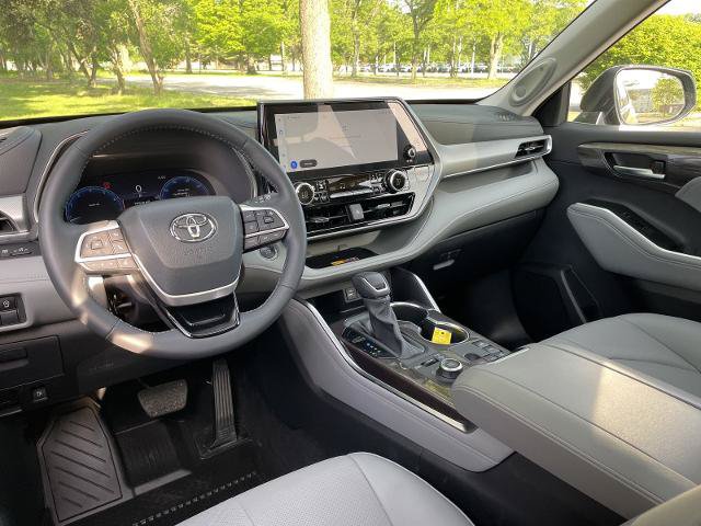 Used 2025 Toyota Highlander Platinum AWD/4WD image 34