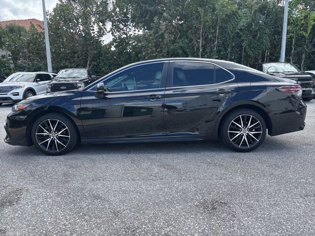 Used 2024 Toyota Camry SE image 2
