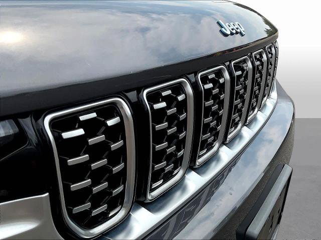 Used 2022 Jeep Grand Cherokee Summit AWD/4WD image 35