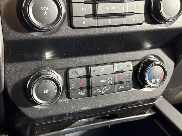 Certified 2022 Ford F250 XLT w/ XLT Premium Package AWD/4WD image 39
