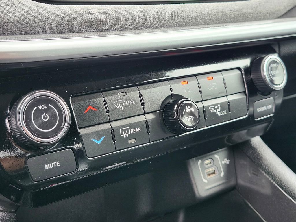 Used 2022 Jeep Compass Latitude AWD/4WD image 22