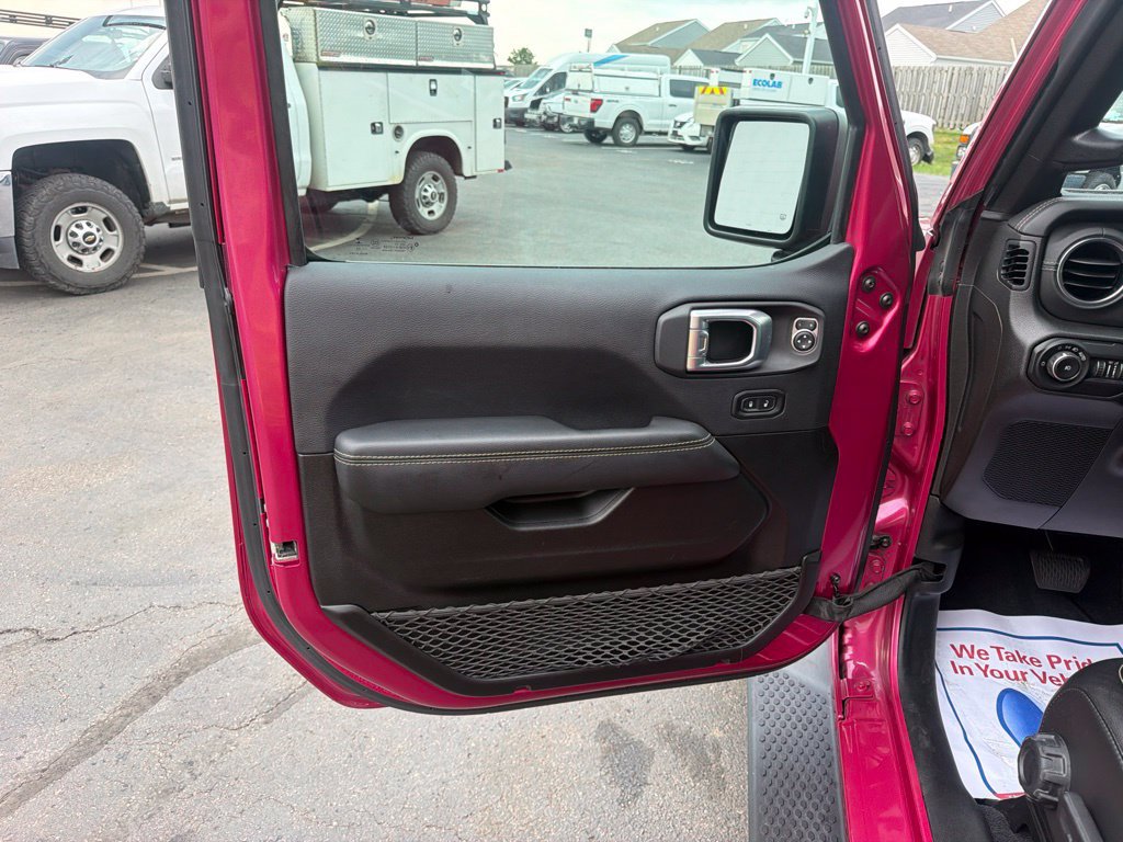 Used 2022 Jeep Wrangler Unlimited Sahara AWD/4WD image 27