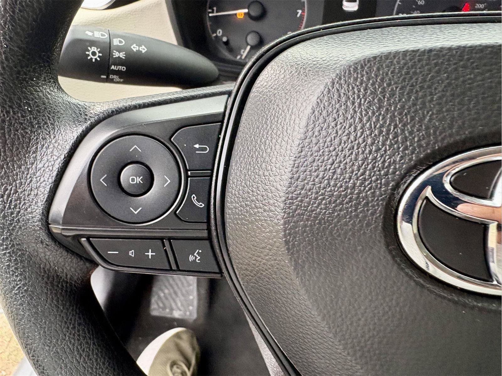 Used 2025 Toyota Corolla LE FWD image 17
