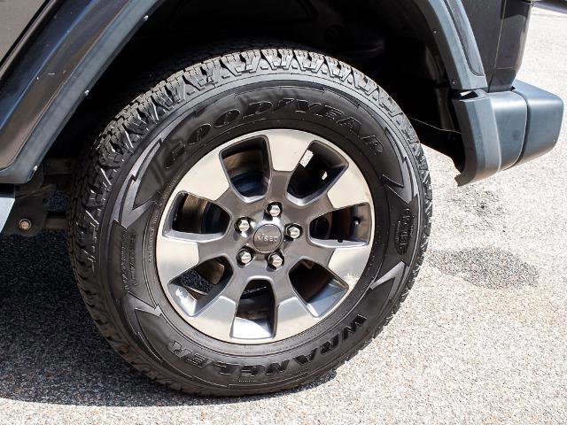 Used 2018 Jeep Wrangler Unlimited Sahara w/ Dual Top Group AWD/4WD image 6