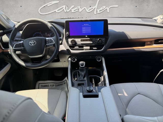 Used 2025 Toyota Grand Highlander AWD image 21