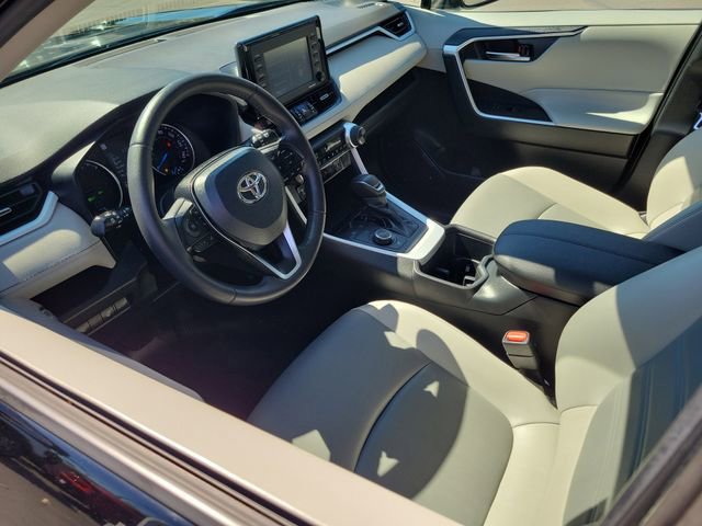 Used 2022 Toyota RAV4 XLE Premium image 8