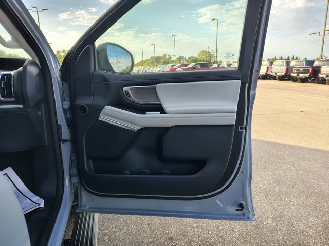 Certified 2025 Ford Expedition Max Platinum w/ Driver's Package AWD/4WD image 14
