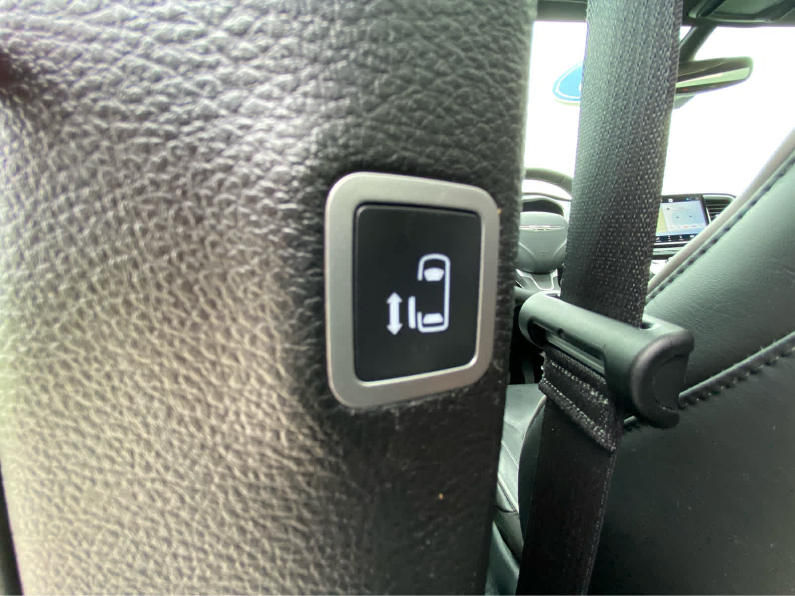 Used 2026 Chrysler Pacifica Limited FWD image 20