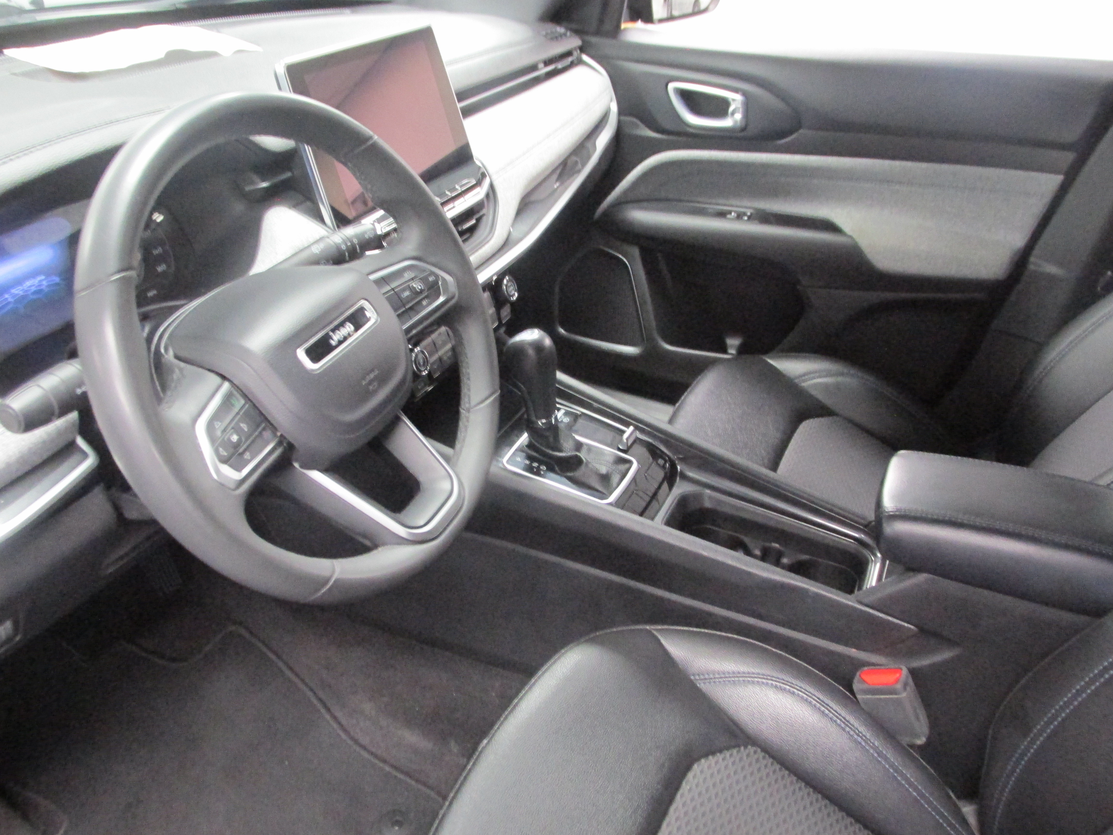 Used 2024 Jeep Compass Latitude AWD/4WD image 22