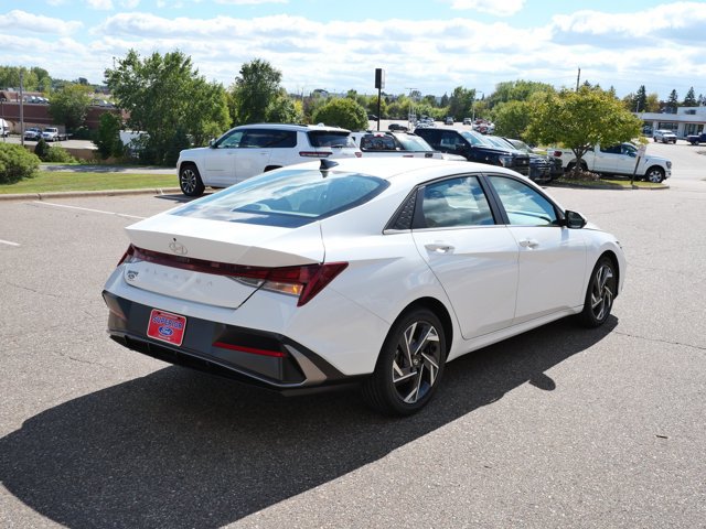 Used 2025 Hyundai Elantra SEL FWD image 5