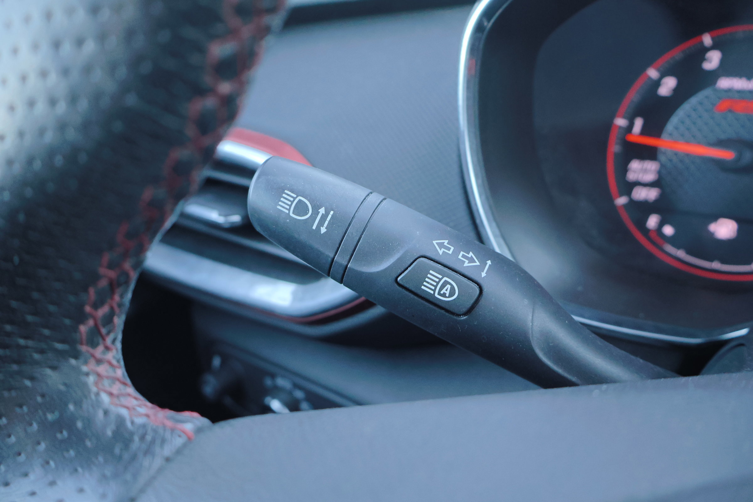 Used 2022 Chevrolet TrailBlazer RS w/ Sun and Liftgate Package image 32