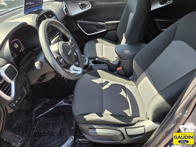 Used 2025 Kia Soul LX w/ LX Technology Package FWD image 11