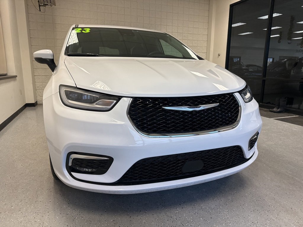 Used 2023 Chrysler Pacifica Touring-L image 38