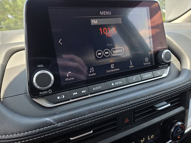 Used 2025 Nissan Rogue SV FWD image 9