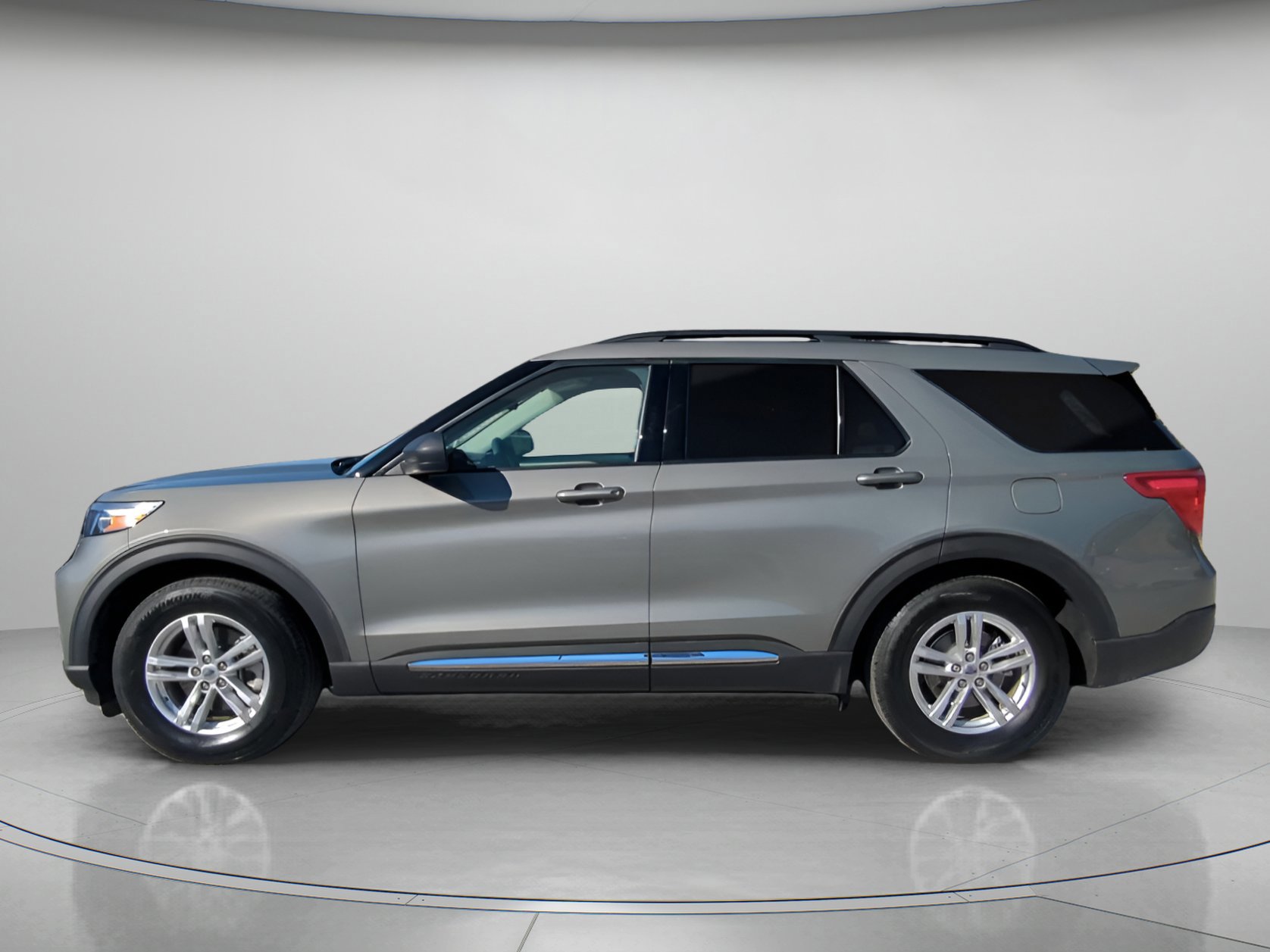 Certified 2020 Ford Explorer XLT w/ Equipment Group 202A image 10