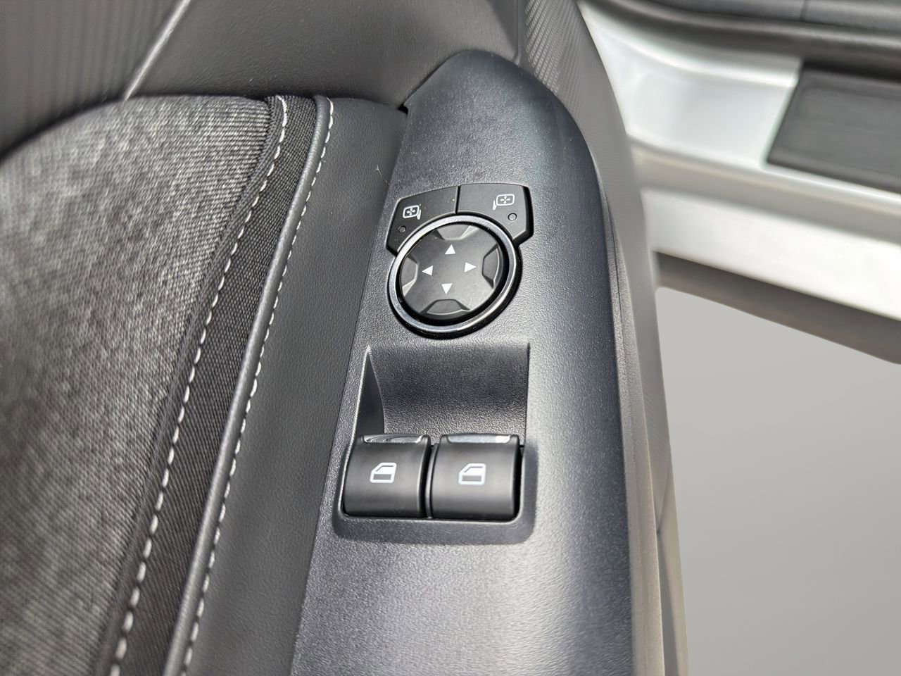 Certified 2025 Ford Mustang Coupe RWD image 17