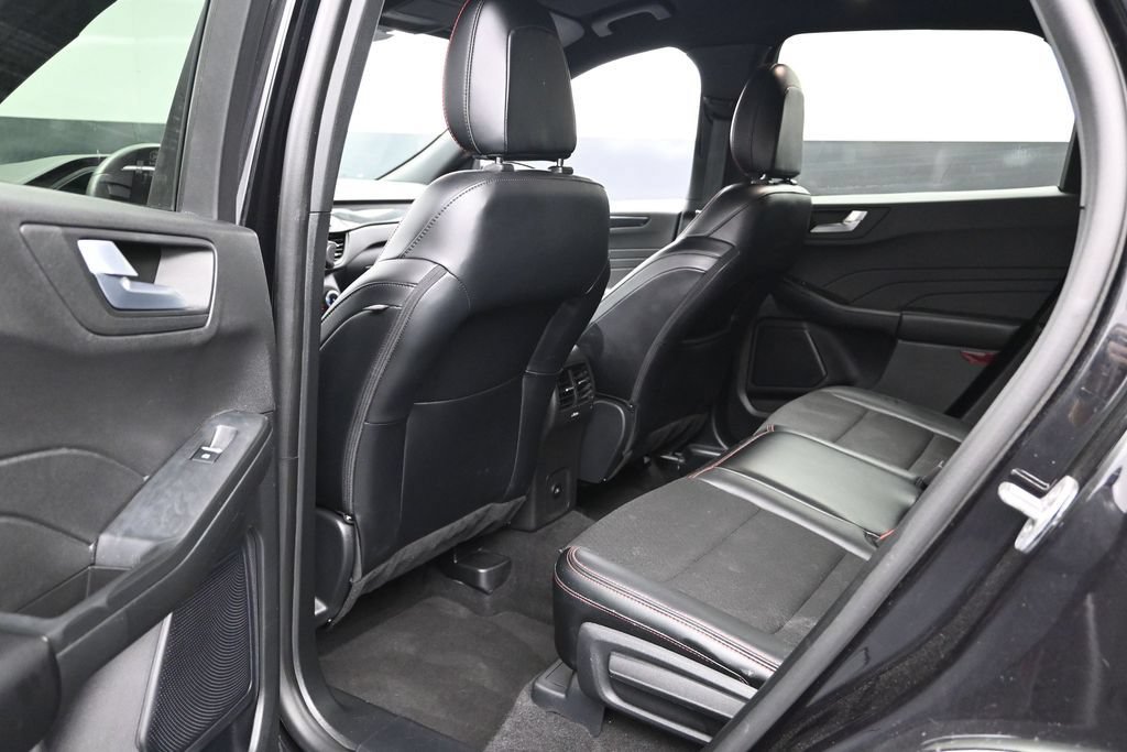Certified 2025 Ford Escape ST-Line Select AWD/4WD image 16