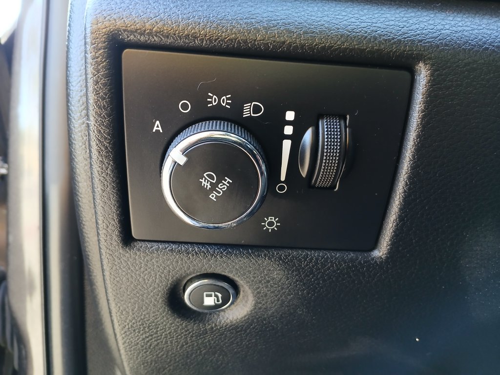 Used 2019 Jeep Grand Cherokee Laredo w/ 18" Wheel & 8.4" Radio Group RWD image 11