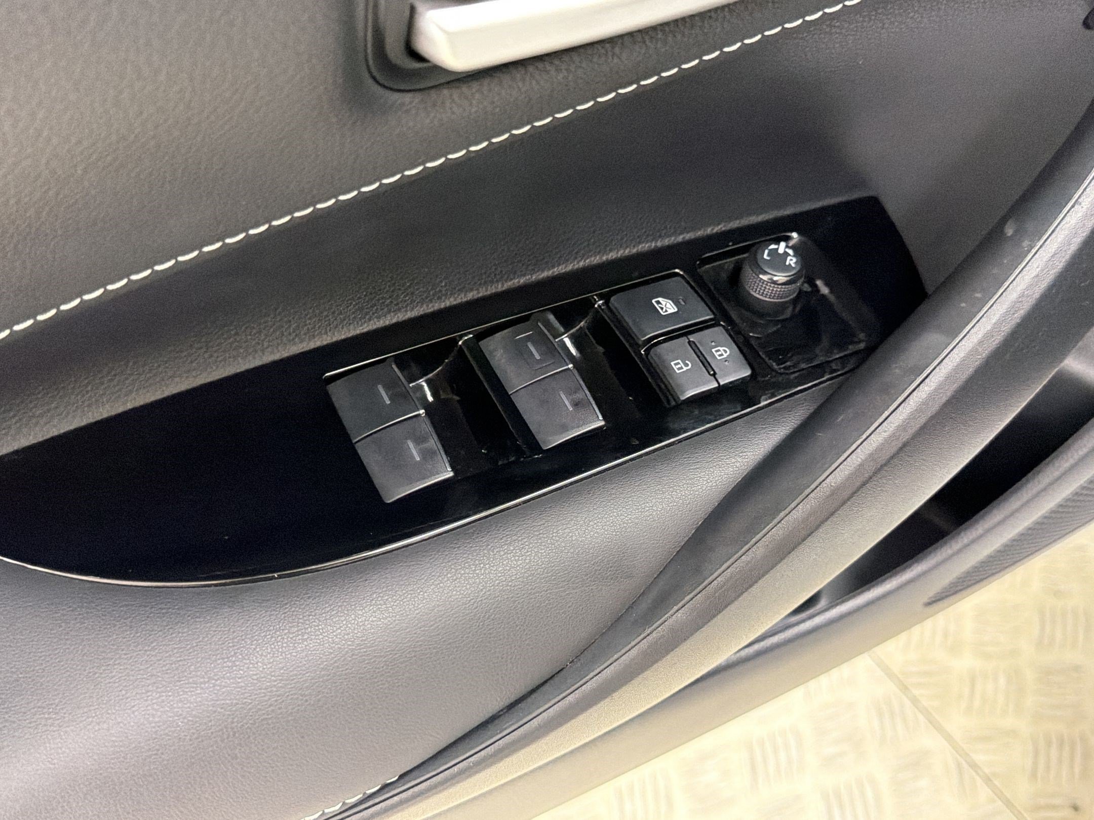 Used 2022 Toyota Corolla SE FWD image 21