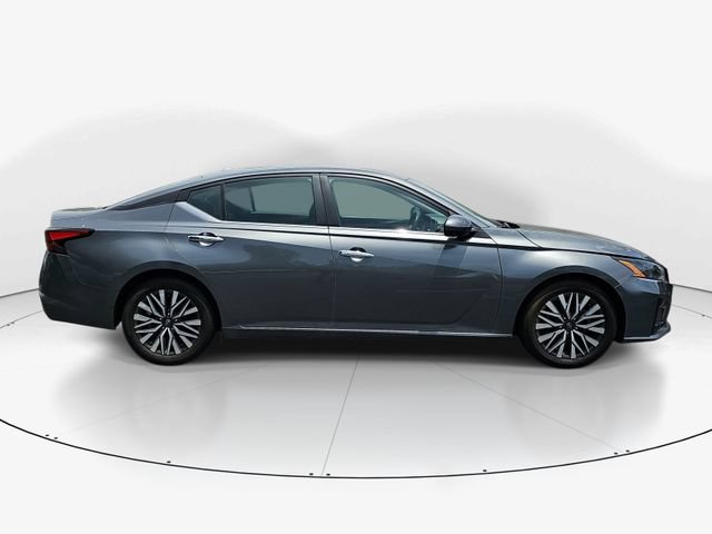 Used 2023 Nissan Altima 2.5 SV FWD image 2