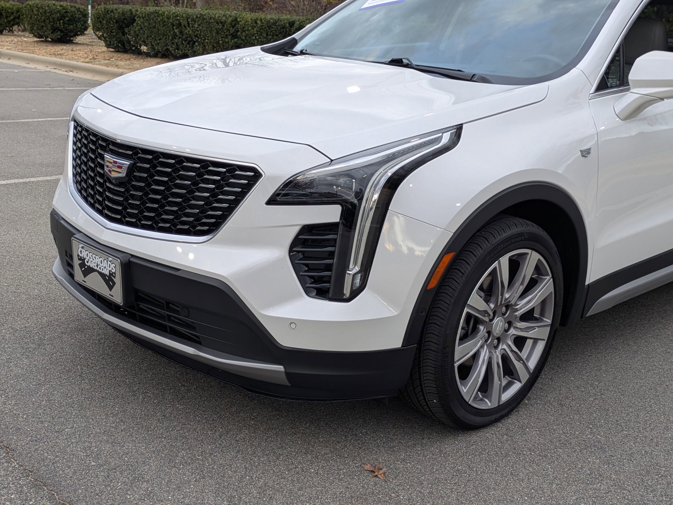 Used 2022 Cadillac XT4 Premium Luxury w/ Technology Package image 2
