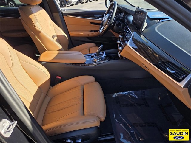 Used 2023 BMW 530e w/ Premium Package image 16