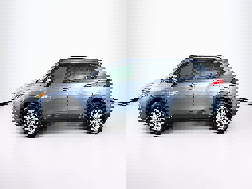 Used 2023 Toyota Corolla Cross LE image 2