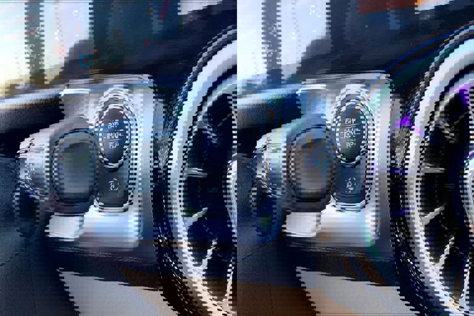 Used 2021 Mercedes-Benz GLB 250 w/ Premium Package image 32