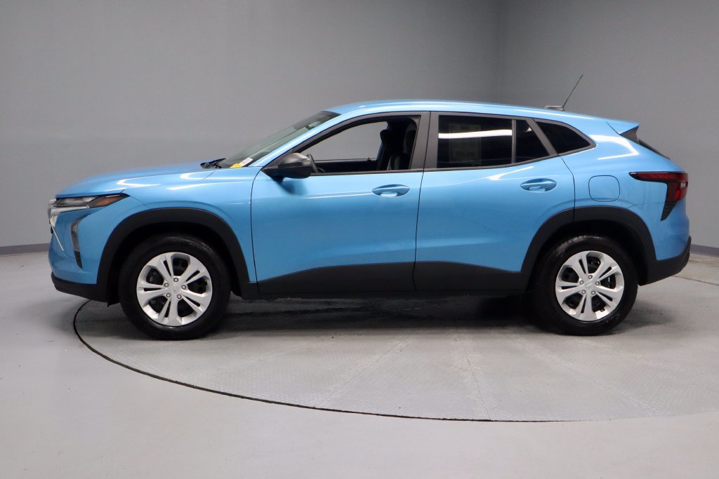 Used 2025 Chevrolet Trax LS FWD image 7