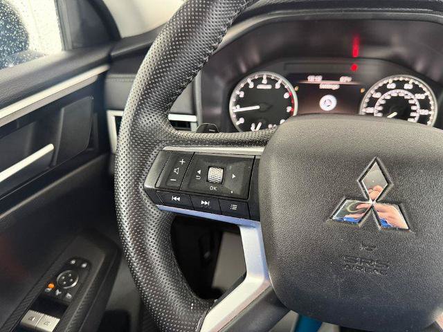 Used 2025 Mitsubishi Outlander SE FWD image 16