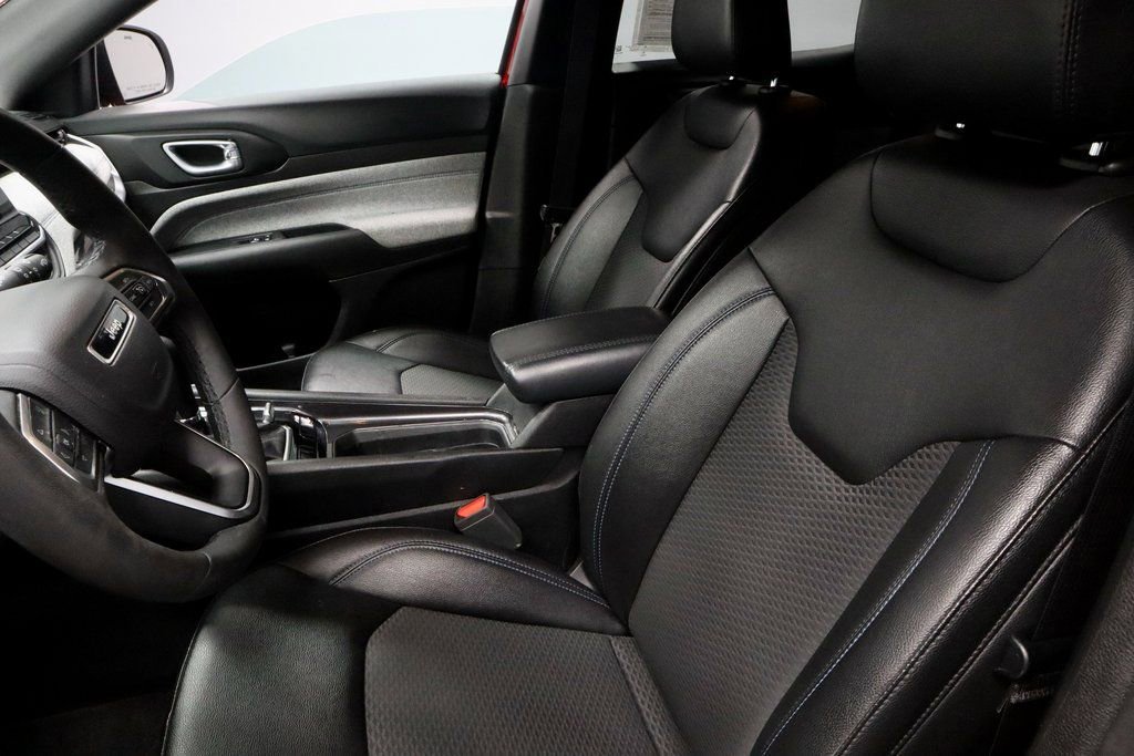 Used 2025 Jeep Compass Latitude image 24