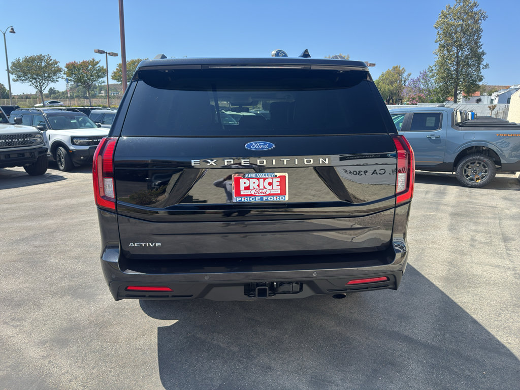 Certified 2025 Ford Expedition Active AWD/4WD image 3