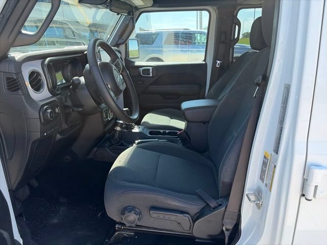 Used 2024 Jeep Wrangler Unlimited Sahara AWD/4WD image 5