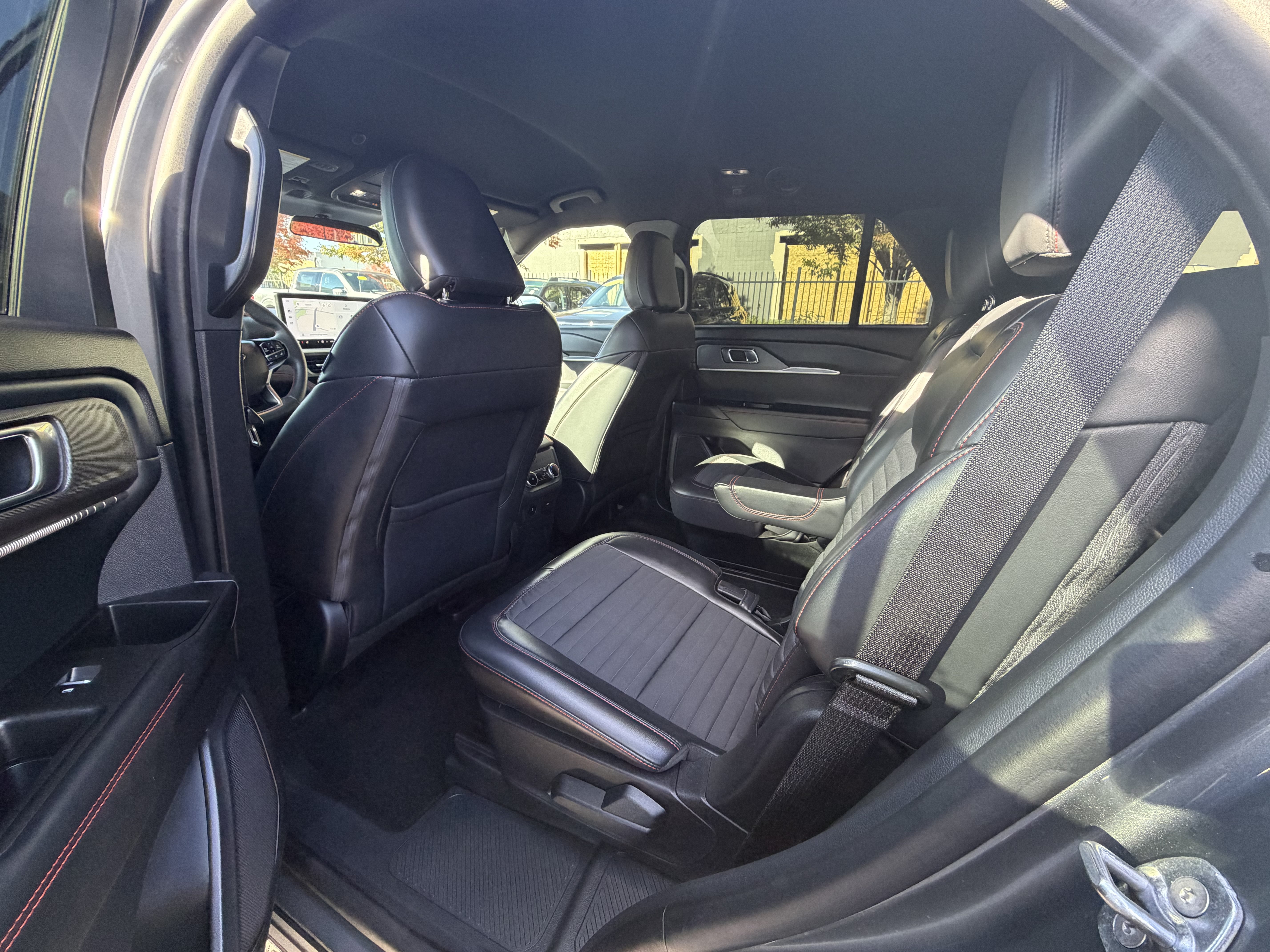 Certified 2025 Ford Explorer ST-Line AWD/4WD image 11