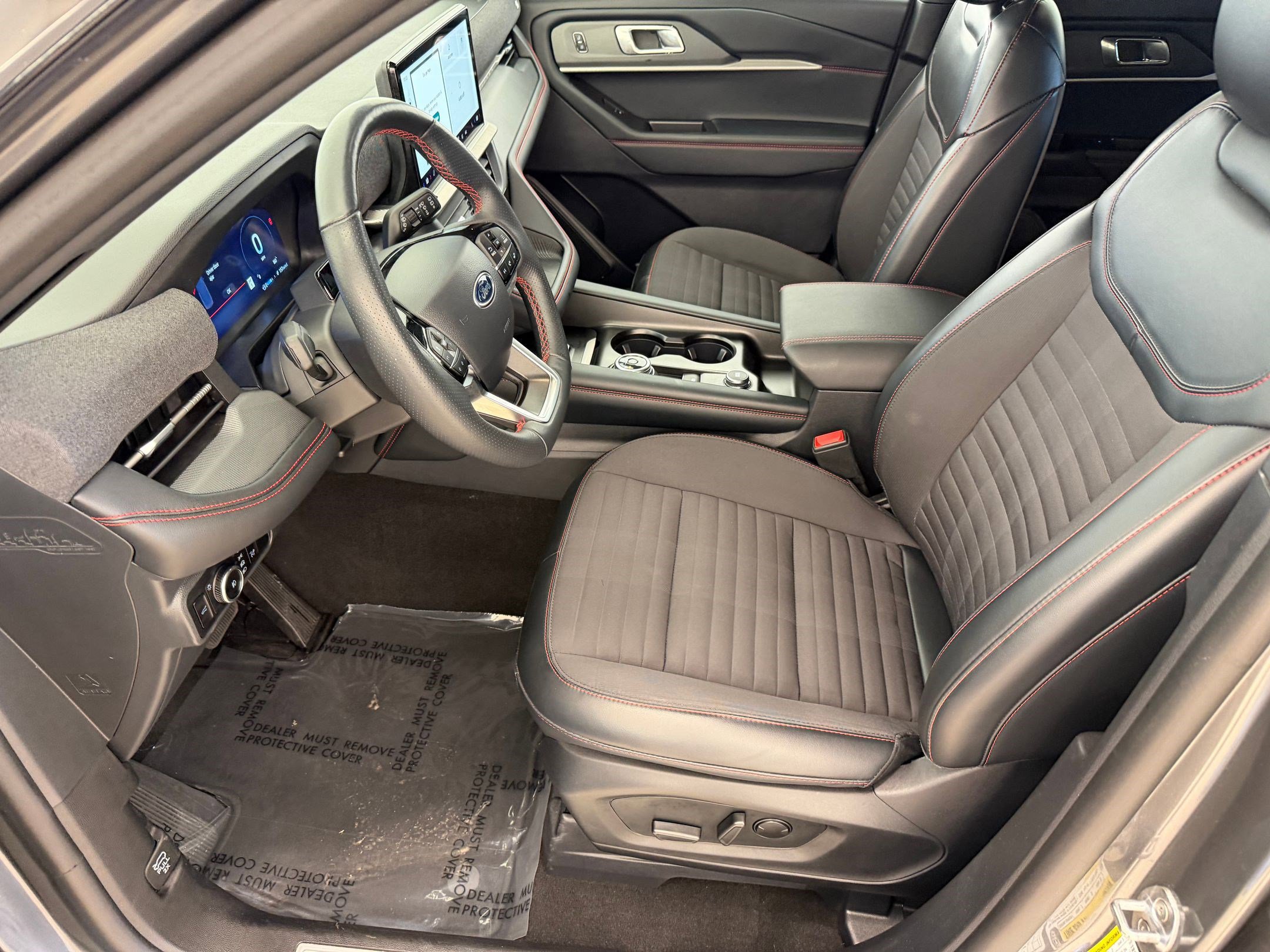 Certified 2025 Ford Explorer ST-Line w/ ST-Line Street Pack image 5