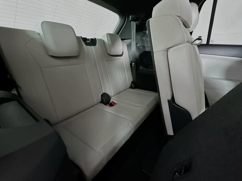 Used 2022 Volkswagen Tiguan SE R-Line FWD image 31