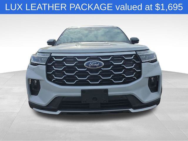 Certified 2025 Ford Explorer Platinum w/ LUX Leather Package AWD/4WD image 3