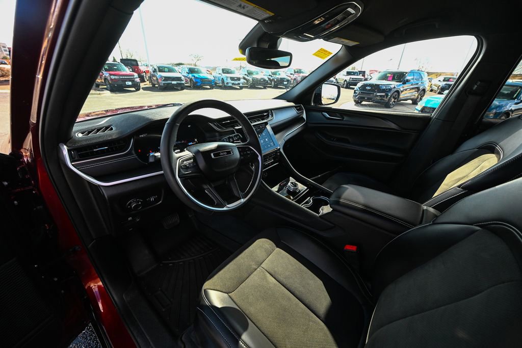 Used 2023 Jeep Grand Cherokee L Laredo AWD/4WD image 22