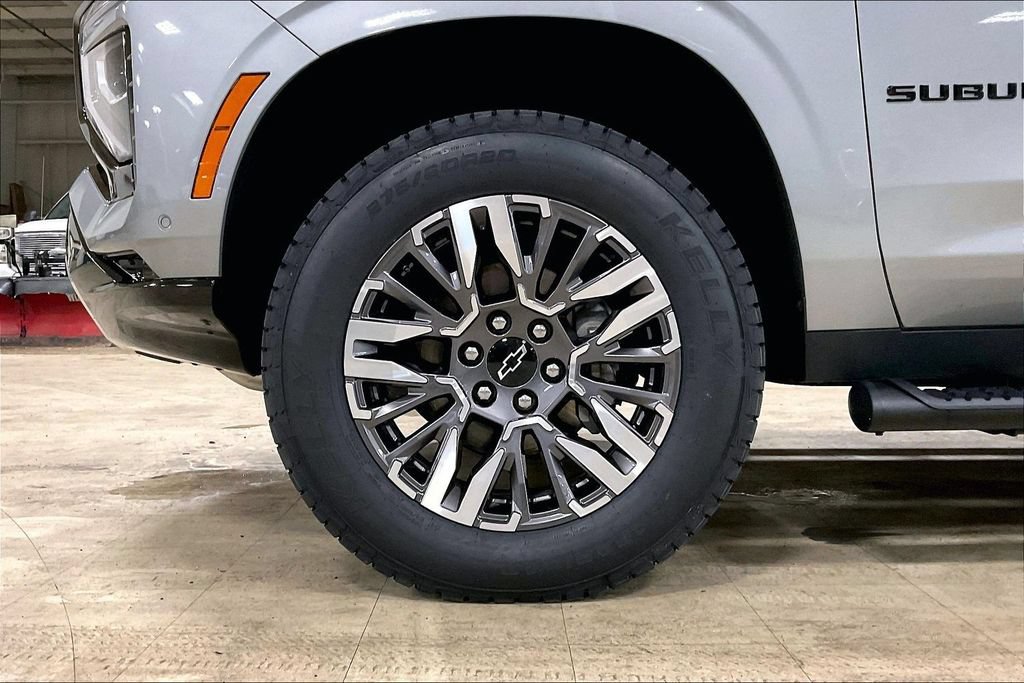 Used 2025 Chevrolet Suburban Z71 AWD/4WD image 9