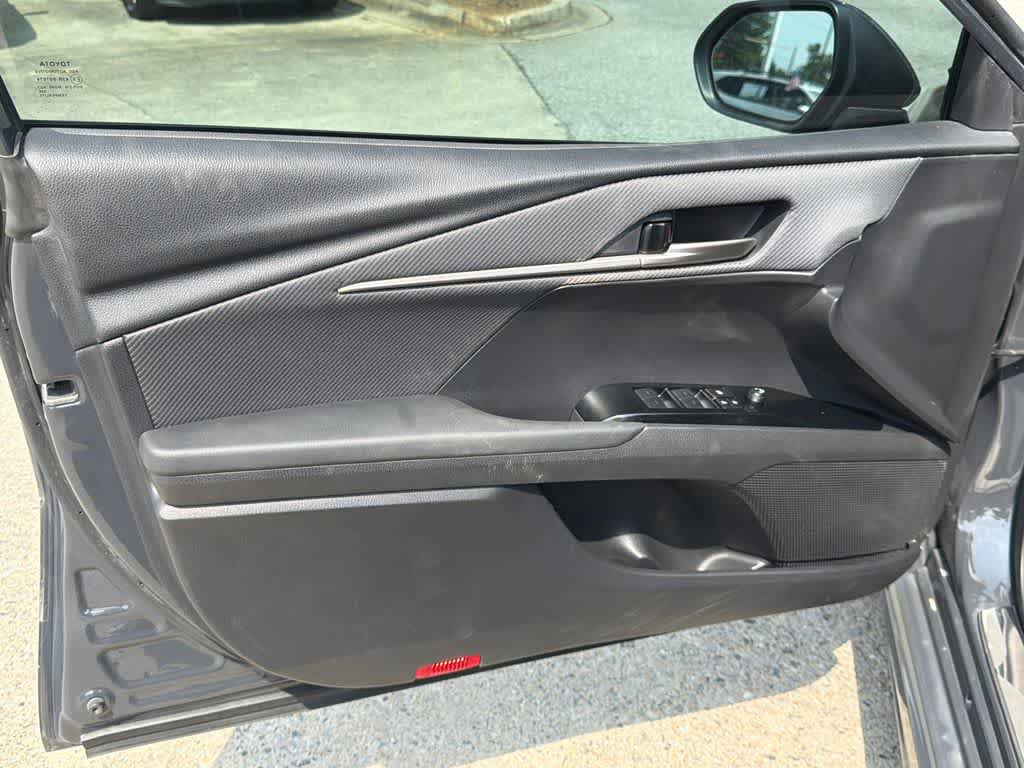 Used 2025 Toyota Camry SE w/ Convenience Package FWD image 11