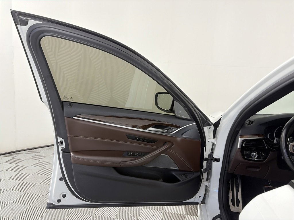 Used 2019 BMW 540i xDrive w/ M Sport Package image 10