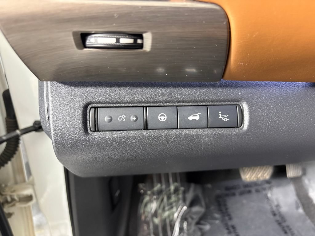 Used 2023 Nissan Pathfinder Platinum AWD/4WD image 14