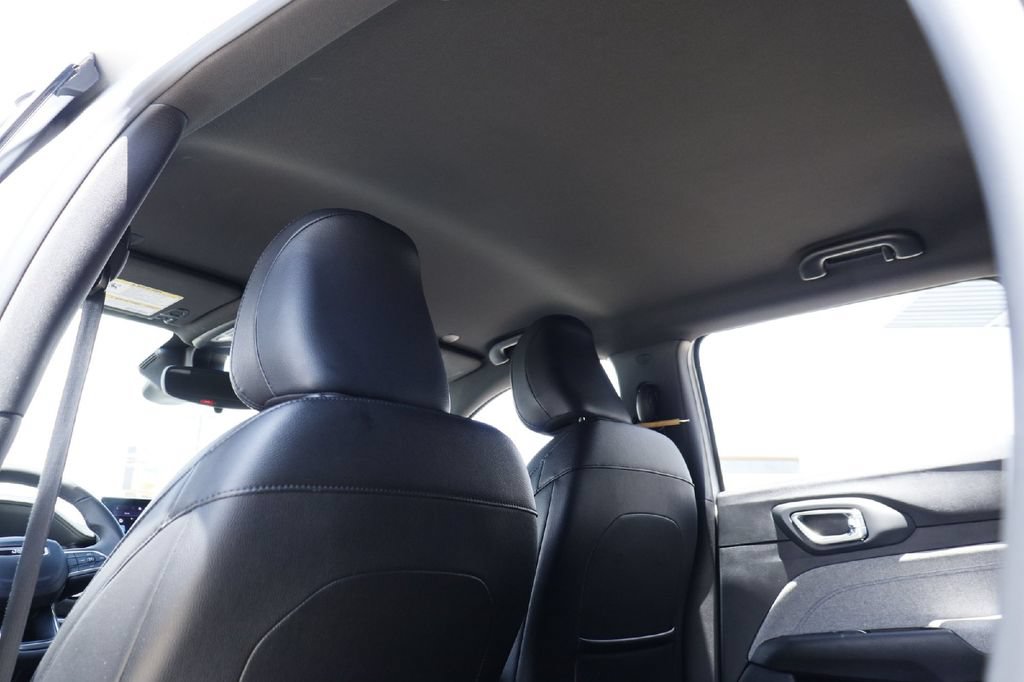 Used 2024 Jeep Compass Latitude AWD/4WD image 21