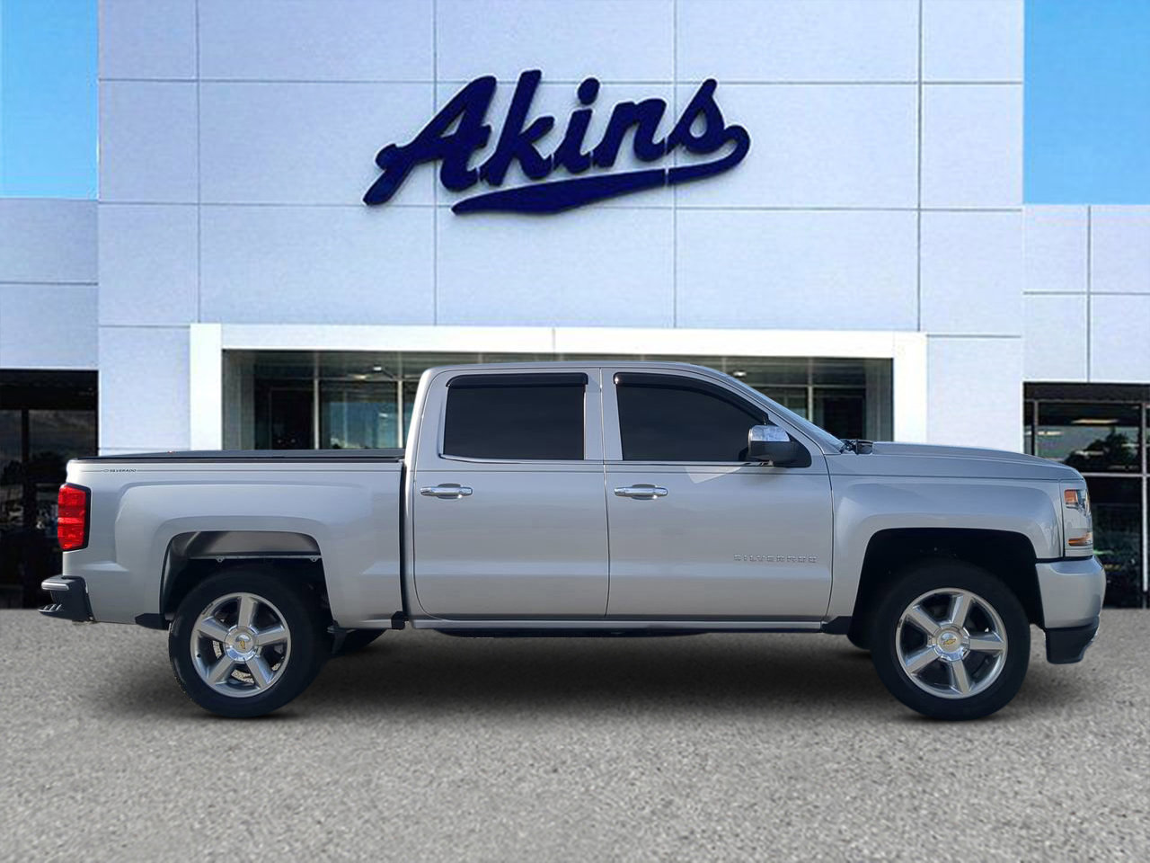 Used 2018 Chevrolet Silverado 1500 Custom w/ Custom Value Package image 5