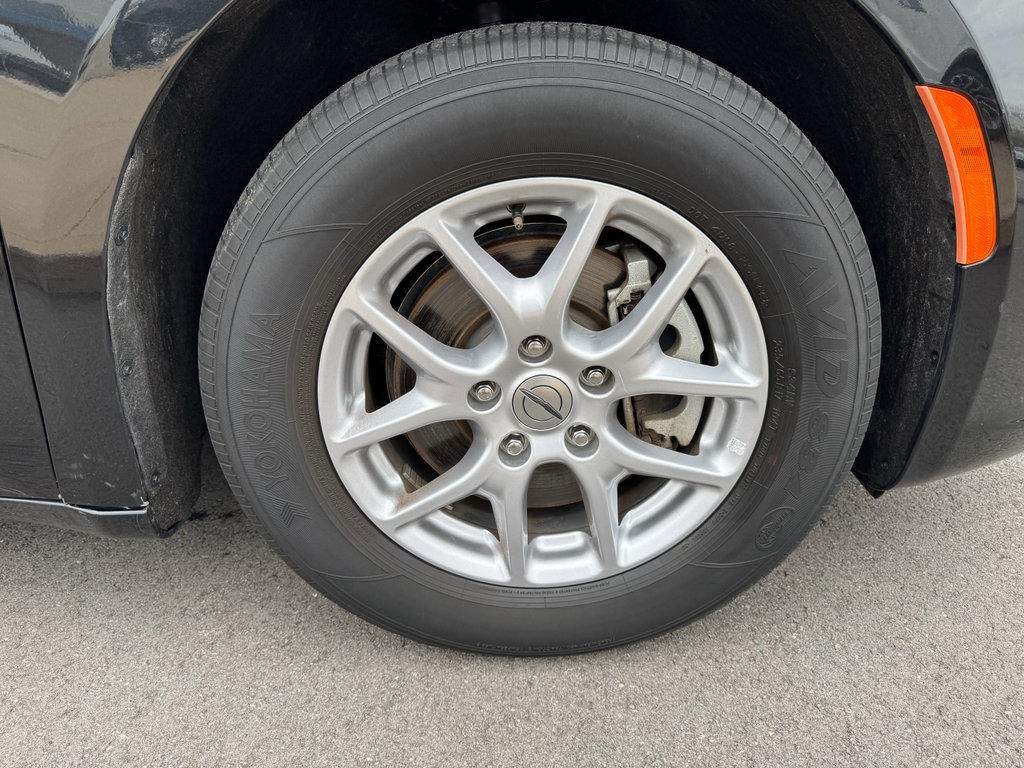 Used 2023 Chrysler Pacifica Touring-L FWD image 33