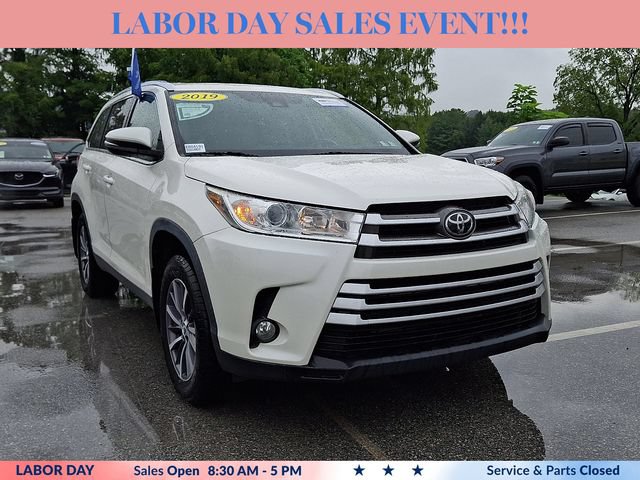 Used 2019 Toyota Highlander XLE AWD/4WD image 2