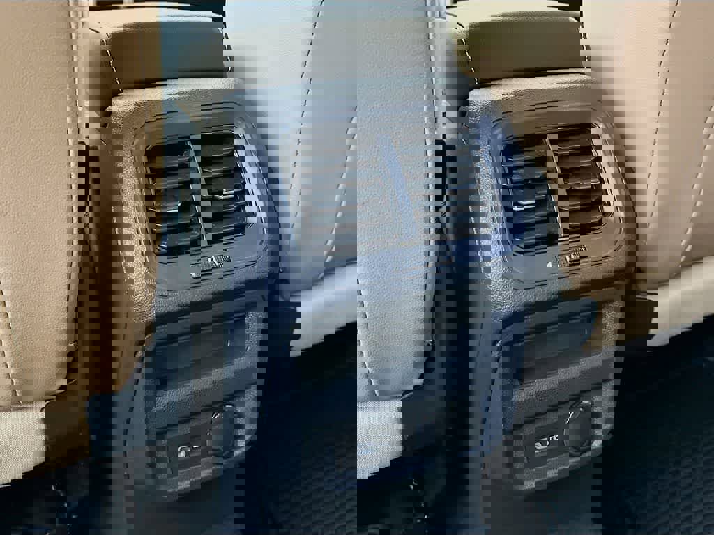 Used 2024 Volkswagen Tiguan SE R-Line image 16