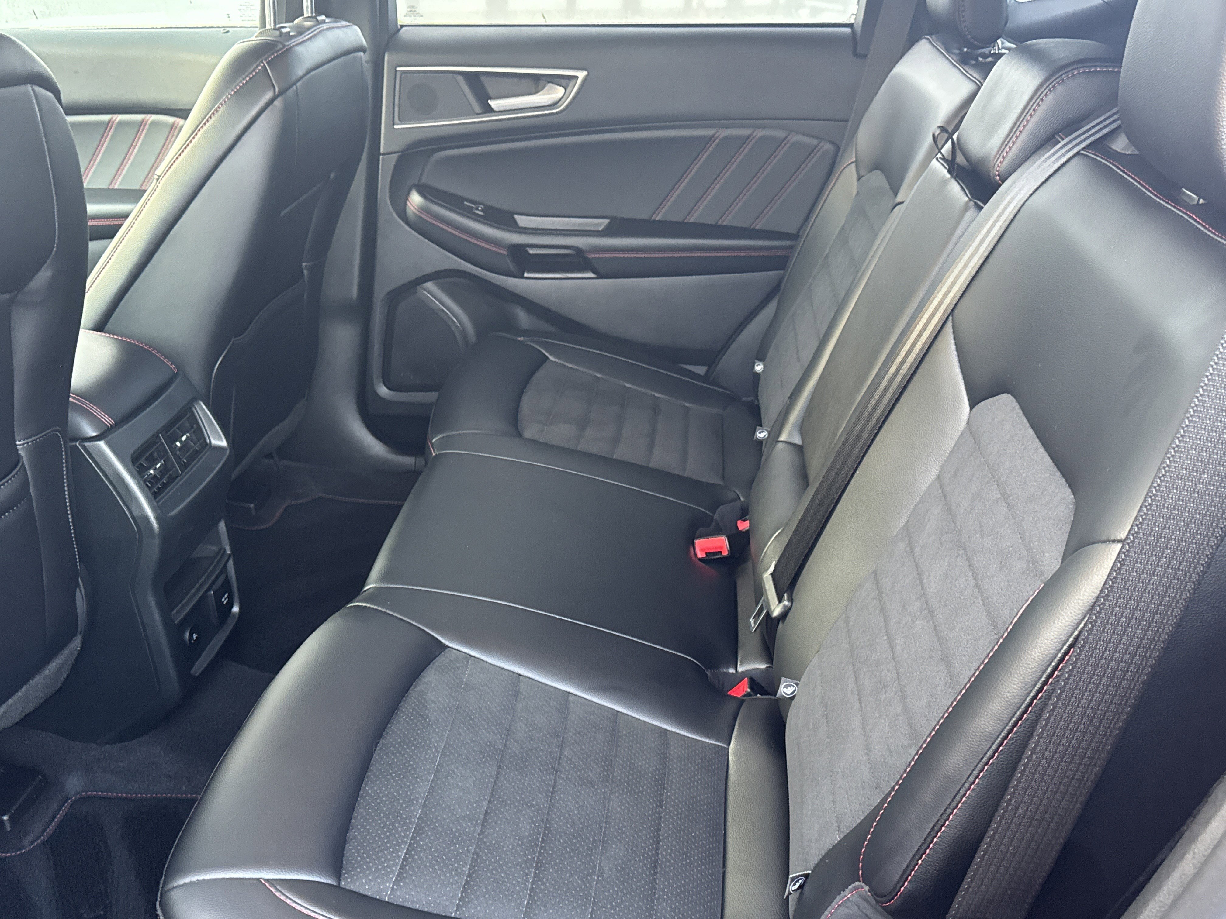 Certified 2024 Ford Edge ST-Line image 24